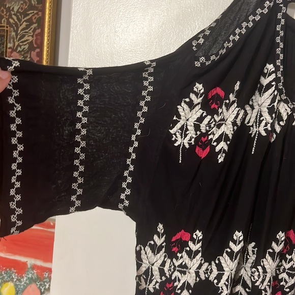 Free People black/embroidery peep shoulder top. straps w/crisscross back detail - Picture 8 of 10